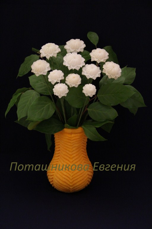 111 Ваза из тыквы с цветами из дайкона