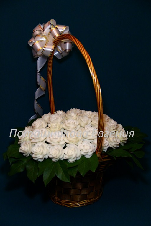 147 Корзина с розами из дайкона "Для тебя"  