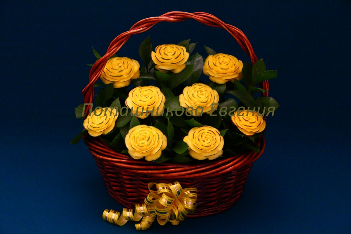 160 Корзина с розами из манго 