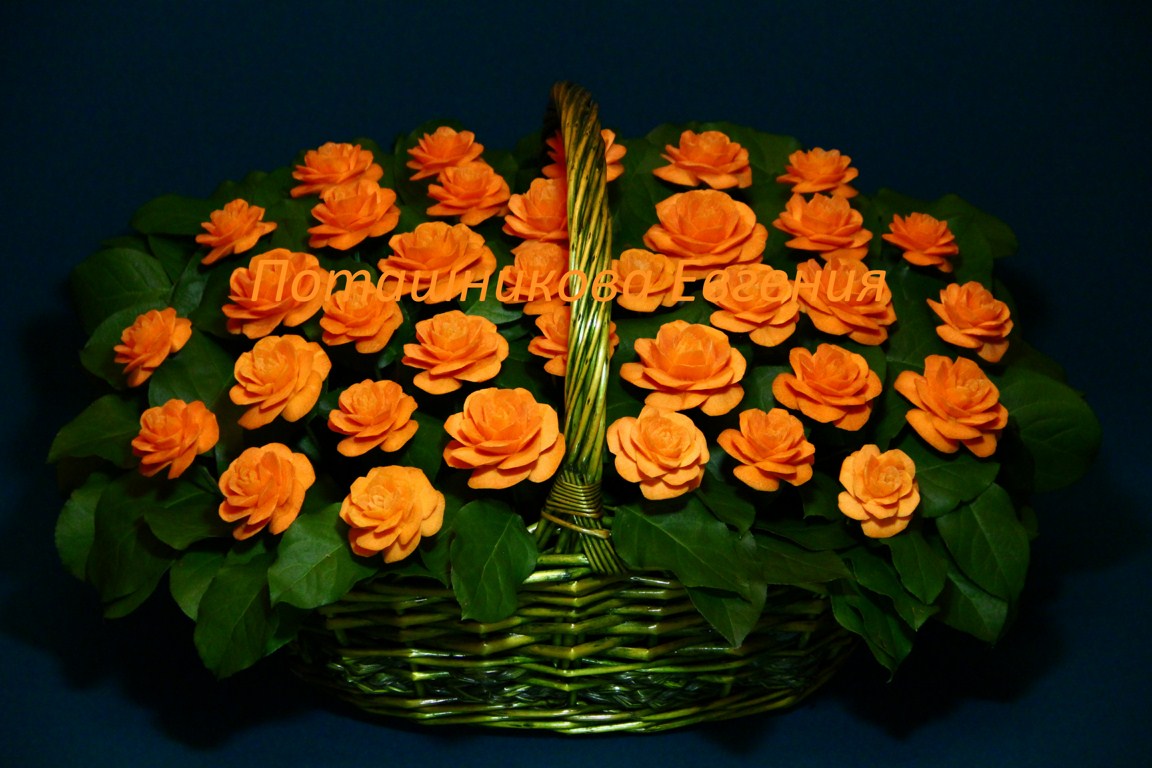 161 Корзина с розами из моркови 