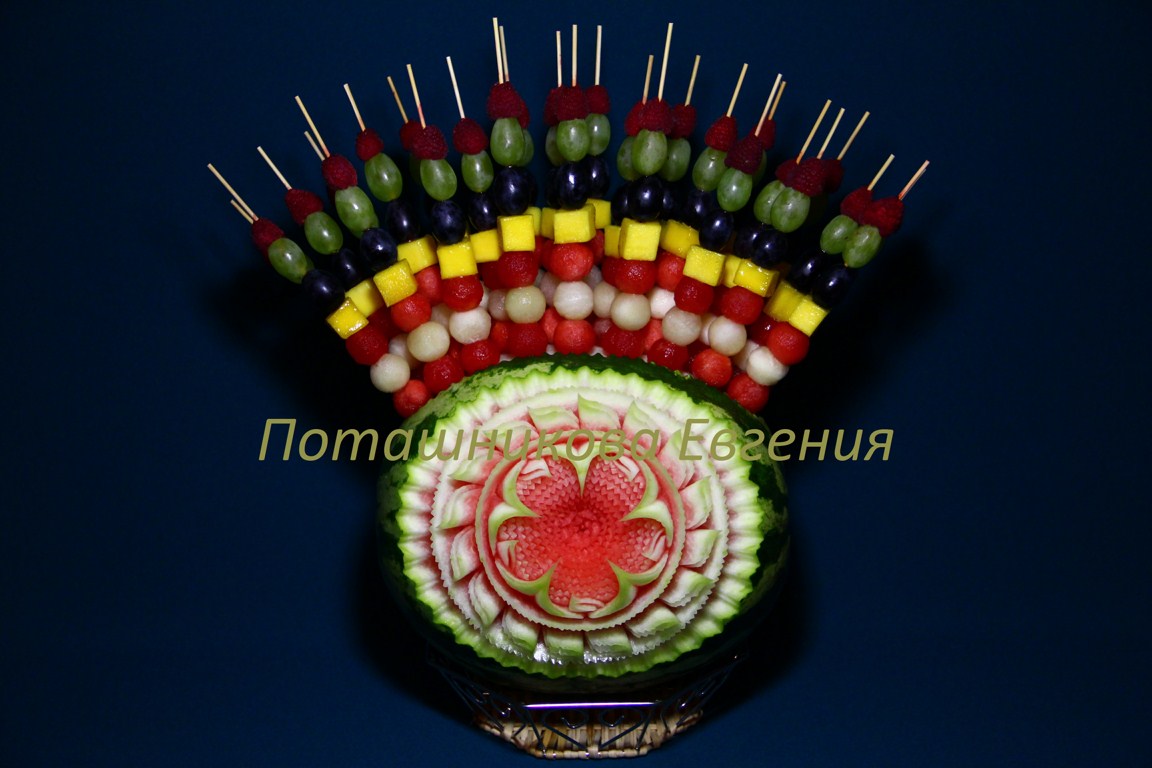 Арбуз-ваза с канапе
