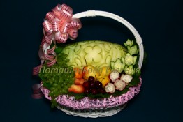 118 Корзина с фруктами праздничная 