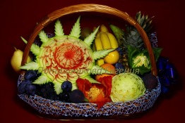 123 Корзина с фруктами праздничная 