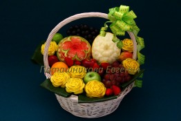 133 Корзина с фруктами праздничная 
