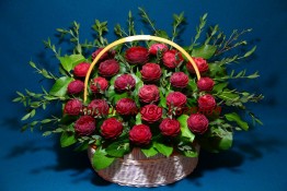 129 Корзина с пионами из свеклы 